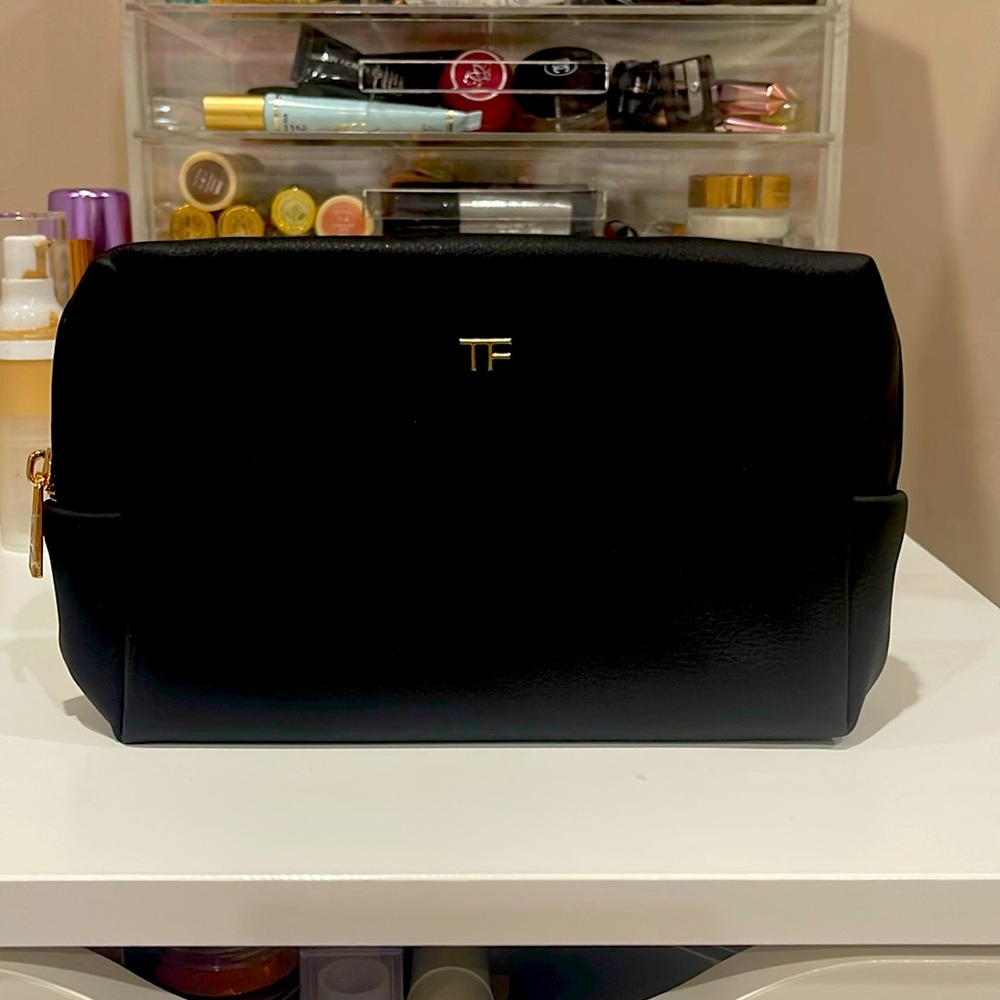 New in packaging and very limited black with gold Tom Ford makeup bag⭐️⭐️⭐️⭐️⭐️